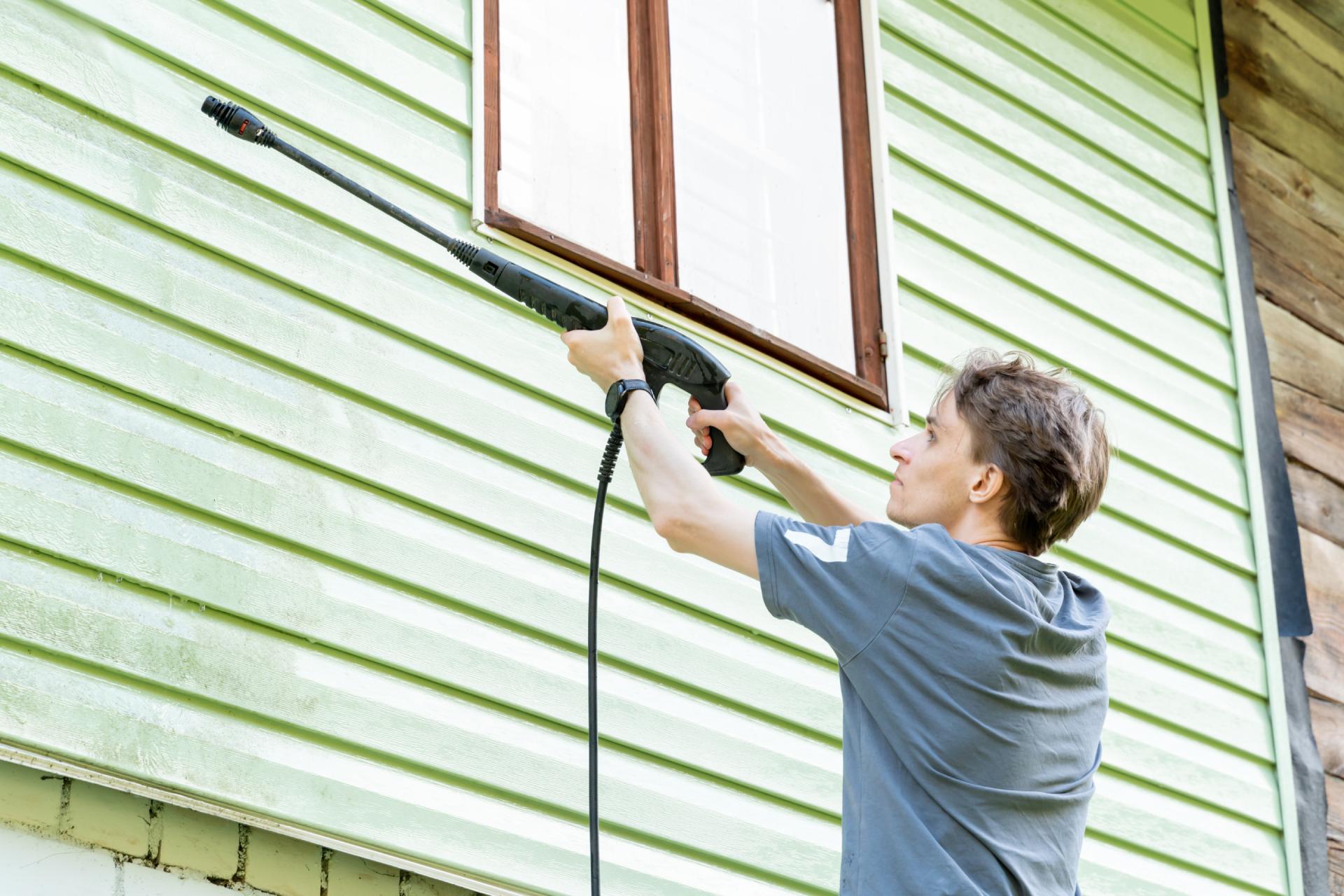 Will a Power Wash Damage My Home’s Siding